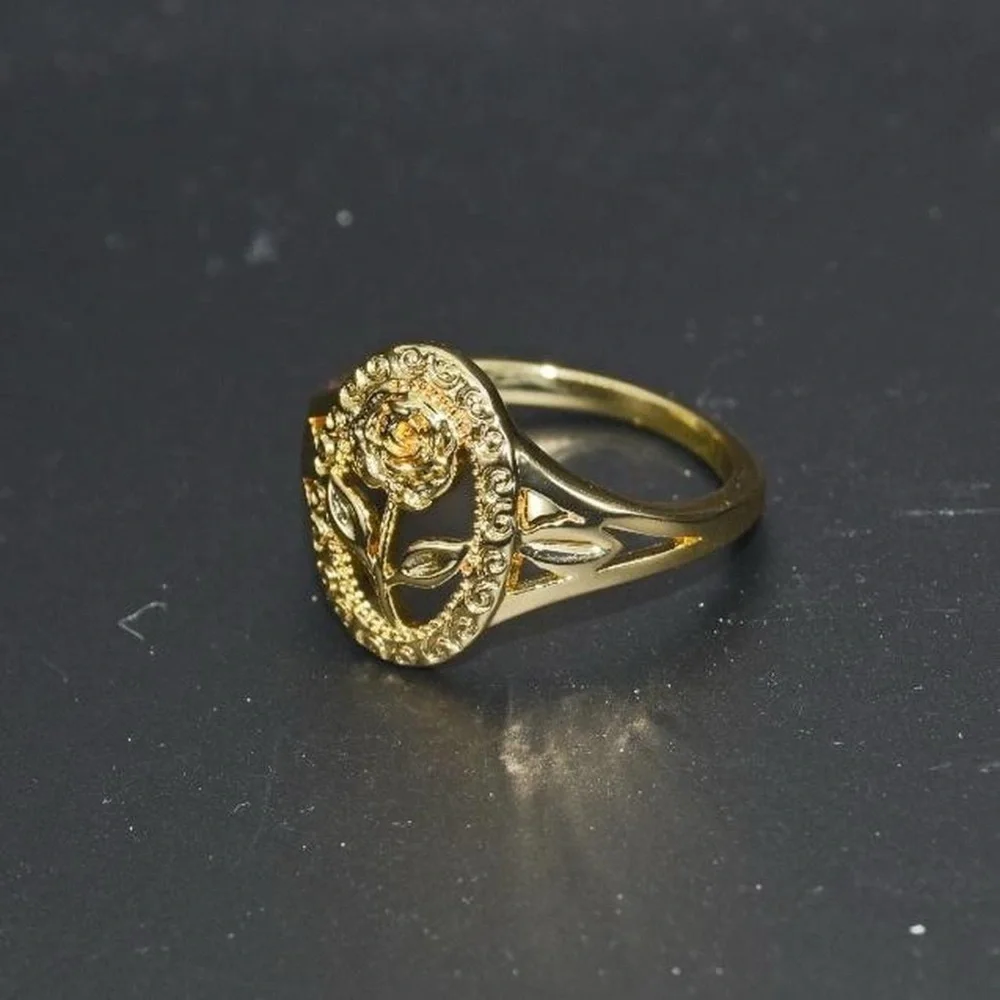 Gold Flower Frame Rose Ring